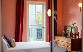 Chic Central Apt With Free Parking By Custom Bnb Hosting